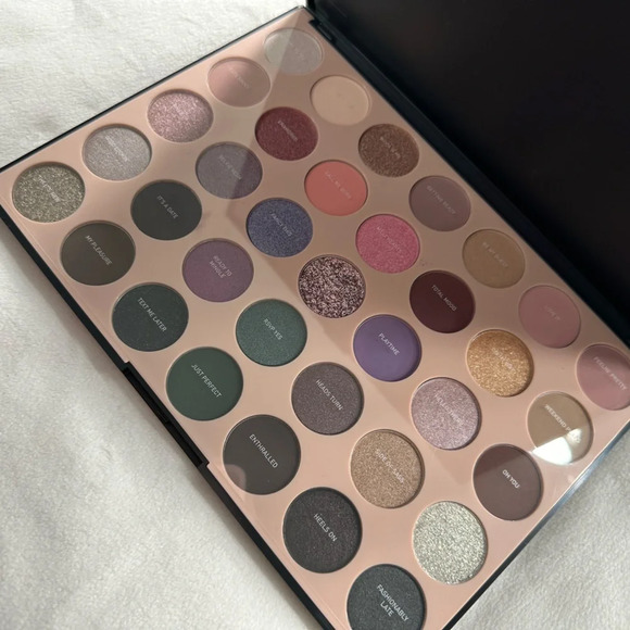 MORPHE - 35C Everyday Chic Artistry Palette - Picture 4 of 11